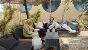 شاهد.. أول صور من كواليس «عائلة مصرية جدًا» لـ نهال عنبر ومروة عبد المنعم قبل طرحه