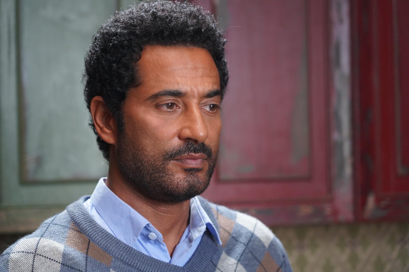 مسلسل إفراج الحلقة العاشرة.. عمرو سعد ينهار من البكاء في المقابر وينقذ تارا عماد ج