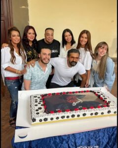 محمد حماقي يتألق إخراجيًا في «روج أسود» 2 محمد حماقي يتألق إخراجيًا في «روج أسود»