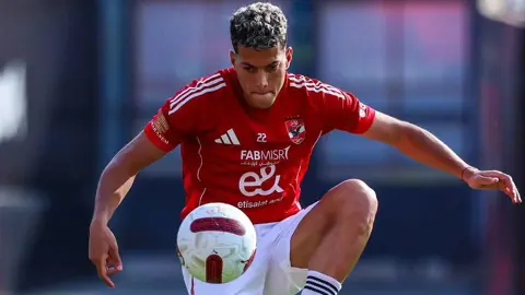 إمام عاشور يقترب من العودة للمشاركة مع الأهلي بعد فترة عقوبة إستمرت أسبوعين