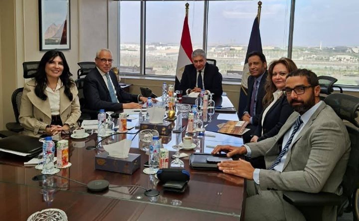 وزير السياحة والآثار يُناقش آليات تطوير خطة تسويقية متكاملة للمتحف القومي للحضارة المصرية