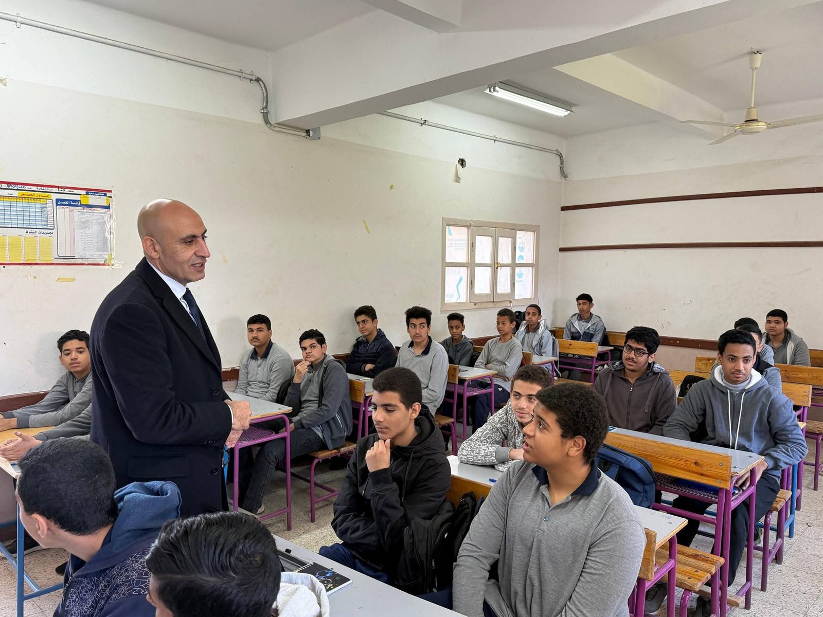 وزير التربية والتعليم يفاجئ مدارس قنا لمتابعة انضباط سير العملية التعليمية