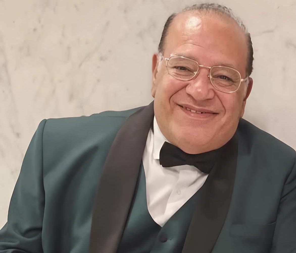 «مش عارف أعمل إيه».. صلاح عبدالله يبوح بحالة شرود عبر فيسبوك