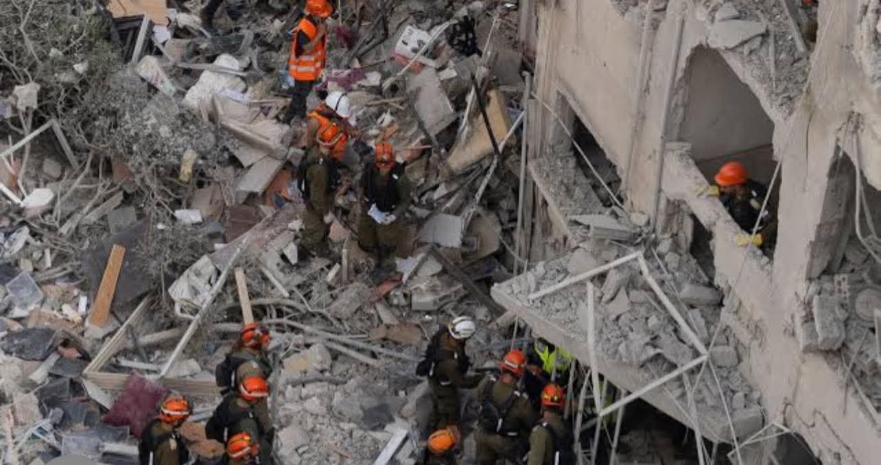 رعب في تل أبيب بعد إطلاق 30 صاروخًا من إيران ولبنان باتجاه شمال إسرائيل