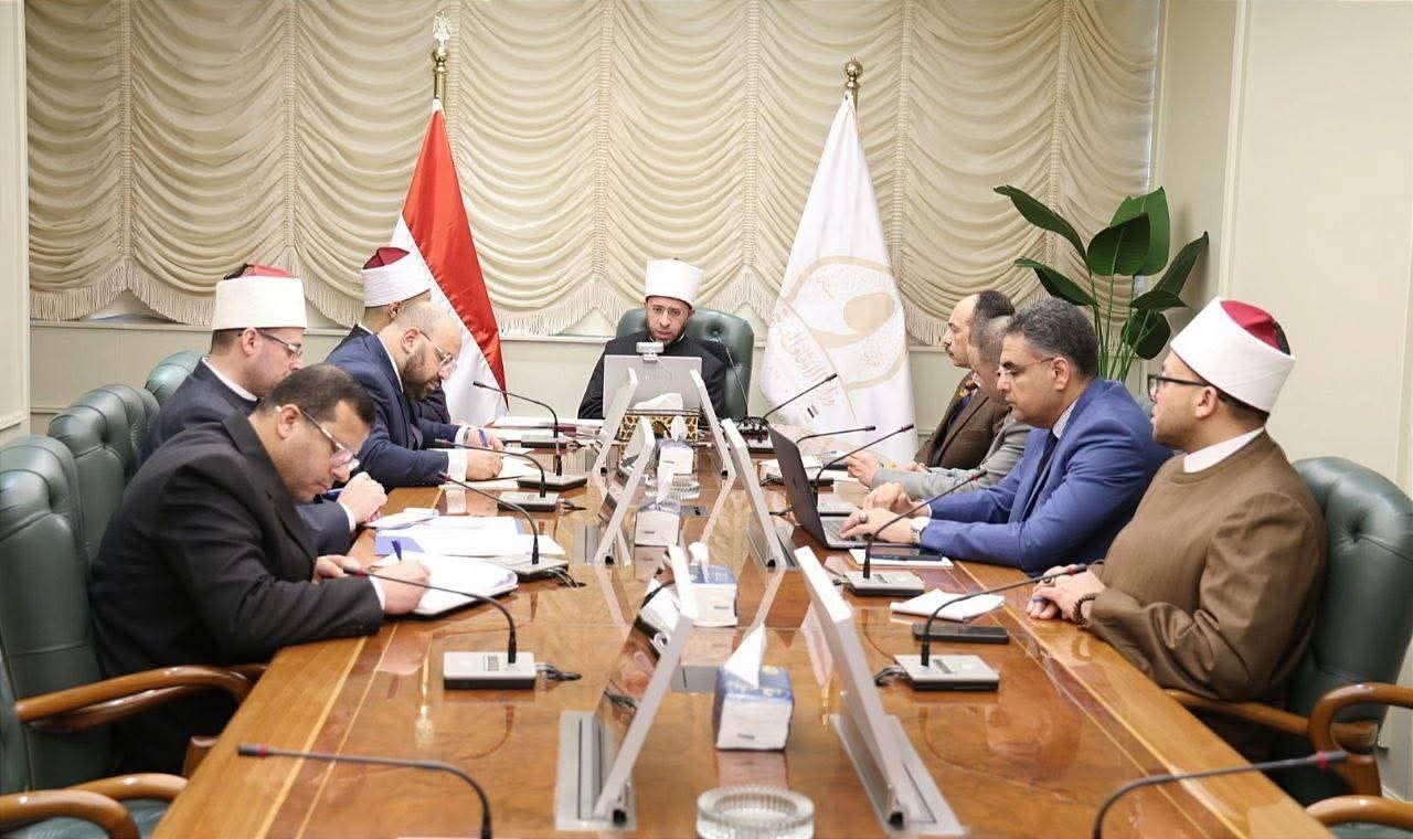 وزير الأوقاف يجتمع بمديري المديريات الإقليمية عبر تقنية الاتصال المرئي