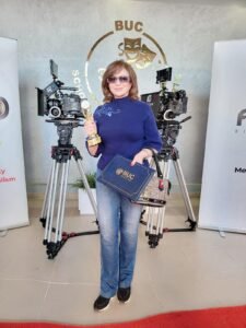 إلهام شاهين تشيد بمهرجان جامعة بدر السينمائي وتدعم مواهب الطلاب