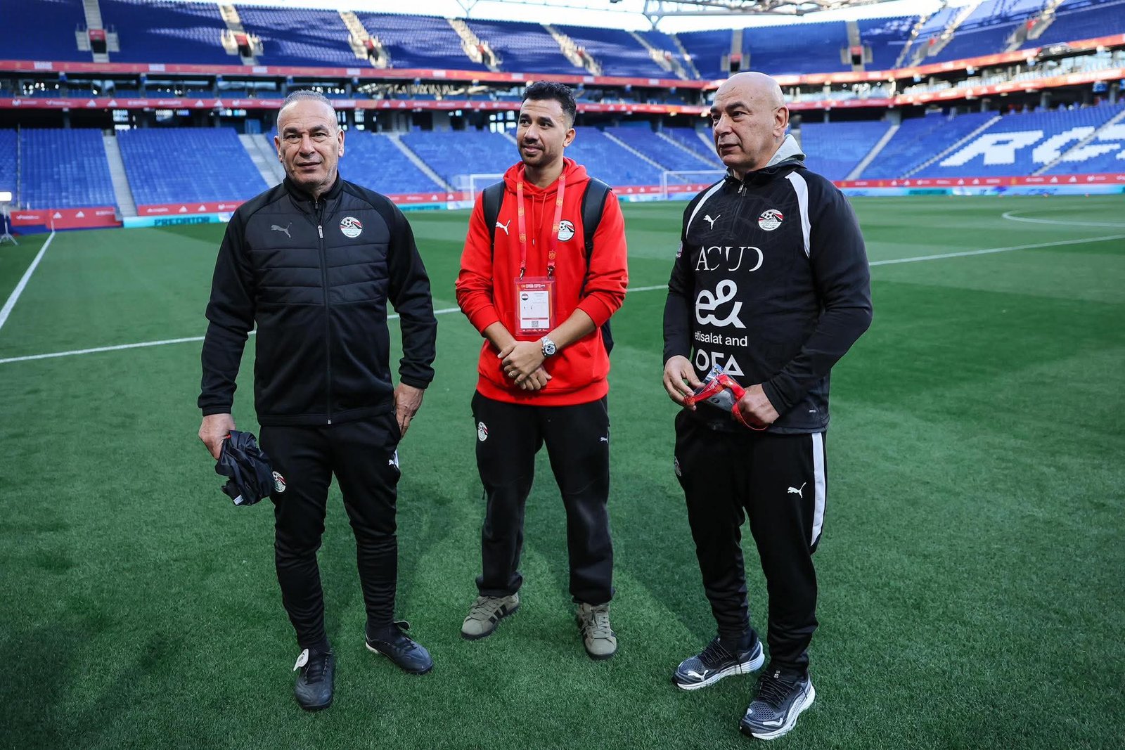 تفقد ملعب إسبانيول قبل الودية.. جهاز منتخب مصر يطمئن على جاهزية أرضية اللقاء أمام إسبانيا 3 تفقد ملعب إسبانيول قبل الودية.. جهاز منتخب مصر يطمئن على جاهزية أرضية اللقاء أمام إسبانيا