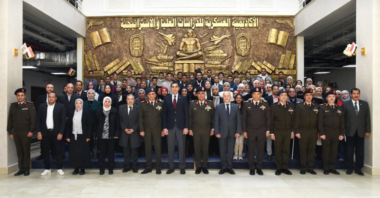 القوات المسلحة تنظم زيارة لوفد شباب مصر للأكاديمية العسكرية للدراسات العليا والإستراتيجية