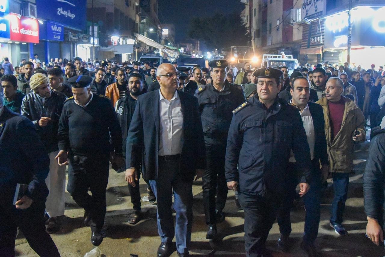 جولة مفاجئة لمحافظ الإسكندرية في العامرية تنتهي بإقالة رئيس الحي وإزالة الإشغالات بشارع الجمهورية 10 جولة مفاجئة لمحافظ الإسكندرية في العامرية تنتهي بإقالة رئيس الحي وإزالة الإشغالات بشارع الجمهورية