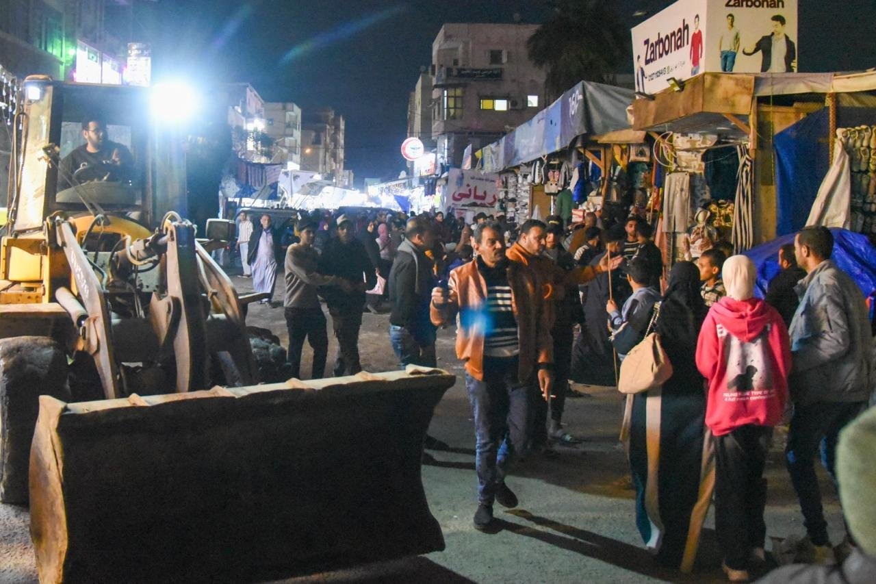 جولة مفاجئة لمحافظ الإسكندرية في العامرية تنتهي بإقالة رئيس الحي وإزالة الإشغالات بشارع الجمهورية 3 جولة مفاجئة لمحافظ الإسكندرية في العامرية تنتهي بإقالة رئيس الحي وإزالة الإشغالات بشارع الجمهورية