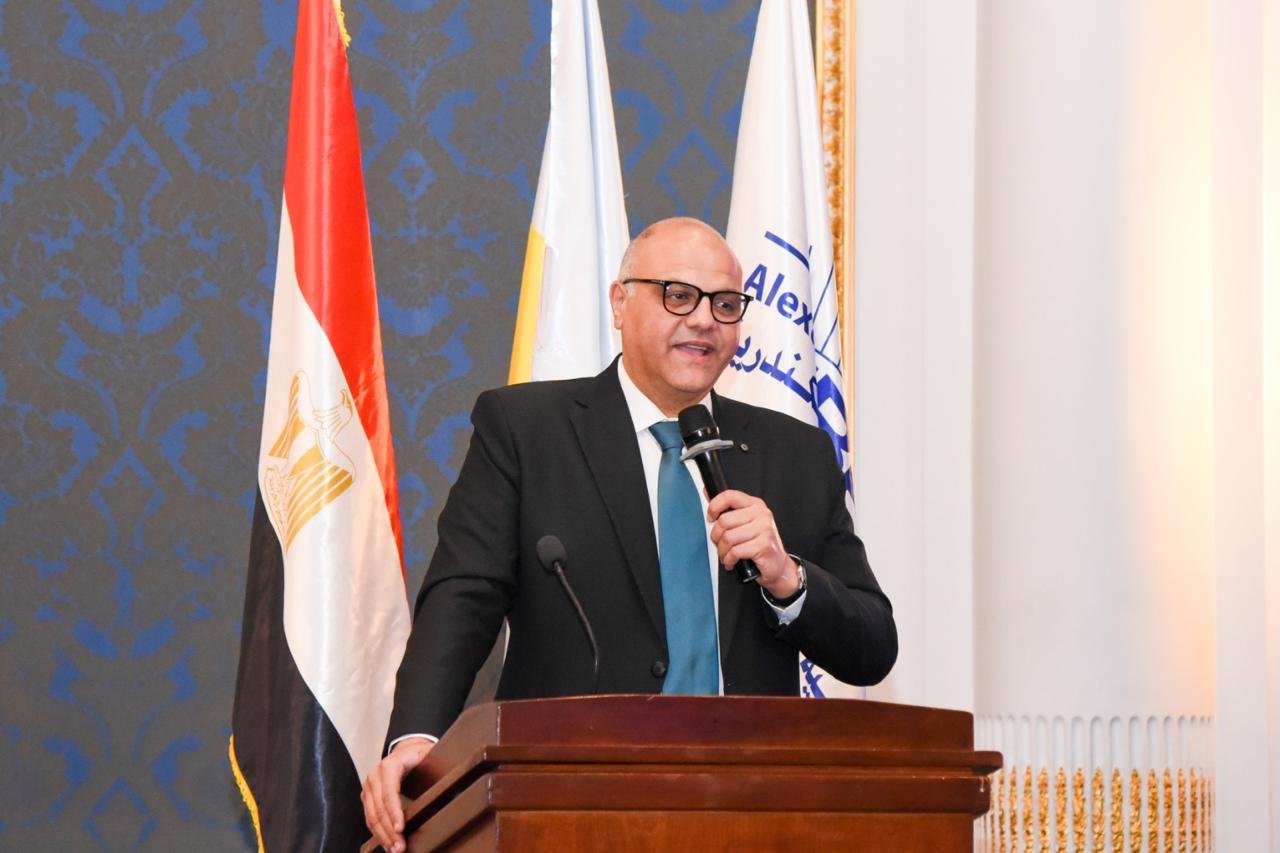 محافظ الإسكندرية يشهد ندوة رجال الأعمال ويعلن دعم الاستثمار.. وتوقيع بروتوكول تعاون مع نادي اليخت المصري