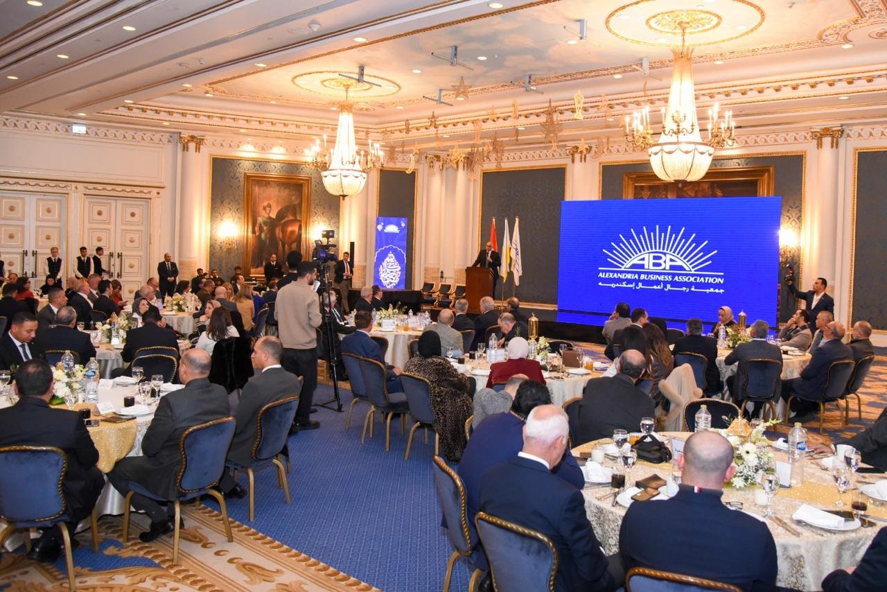 محافظ الإسكندرية يشهد ندوة رجال الأعمال ويعلن دعم الاستثمار.. وتوقيع بروتوكول تعاون مع نادي اليخت المصري 7 محافظ الإسكندرية يشهد ندوة رجال الأعمال ويعلن دعم الاستثمار.. وتوقيع بروتوكول تعاون مع نادي اليخت المصري