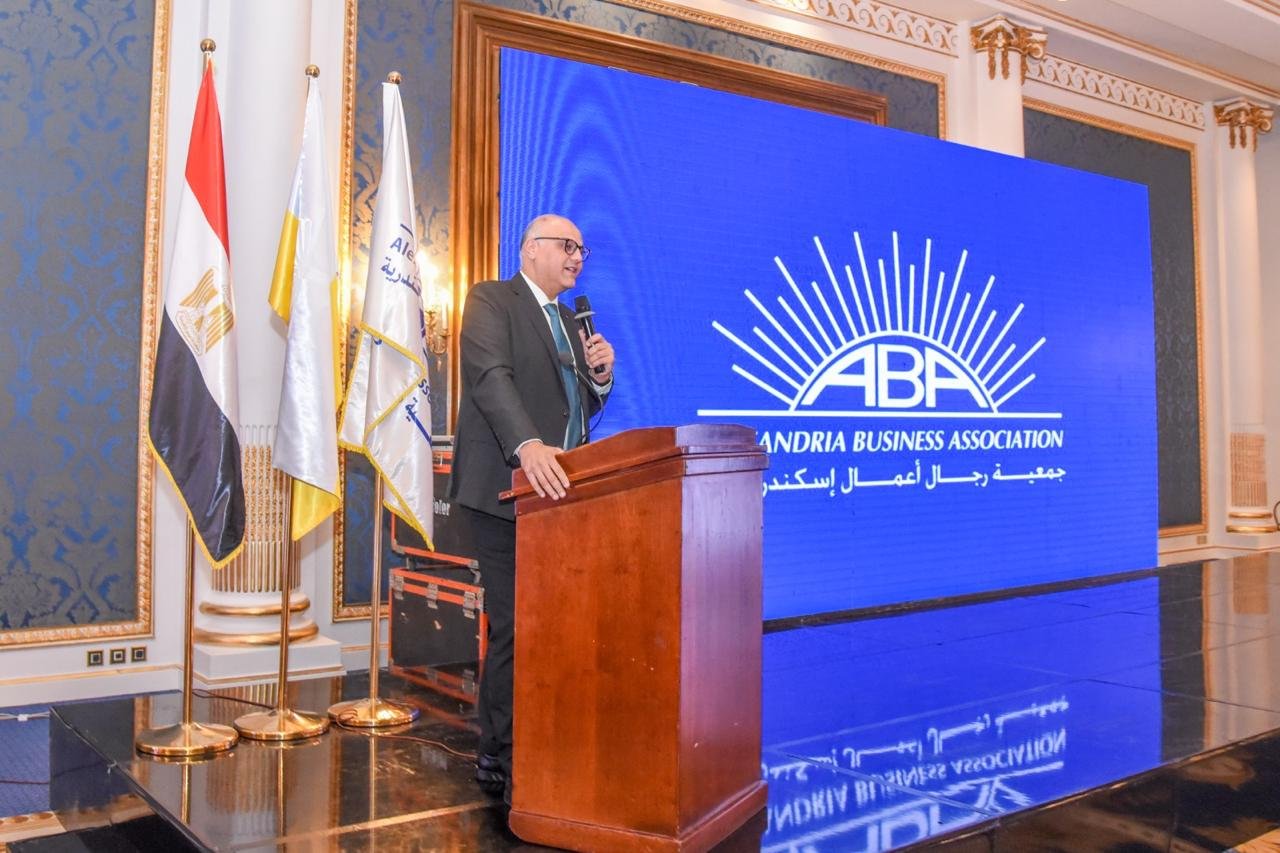 محافظ الإسكندرية يشهد ندوة رجال الأعمال ويعلن دعم الاستثمار.. وتوقيع بروتوكول تعاون مع نادي اليخت المصري