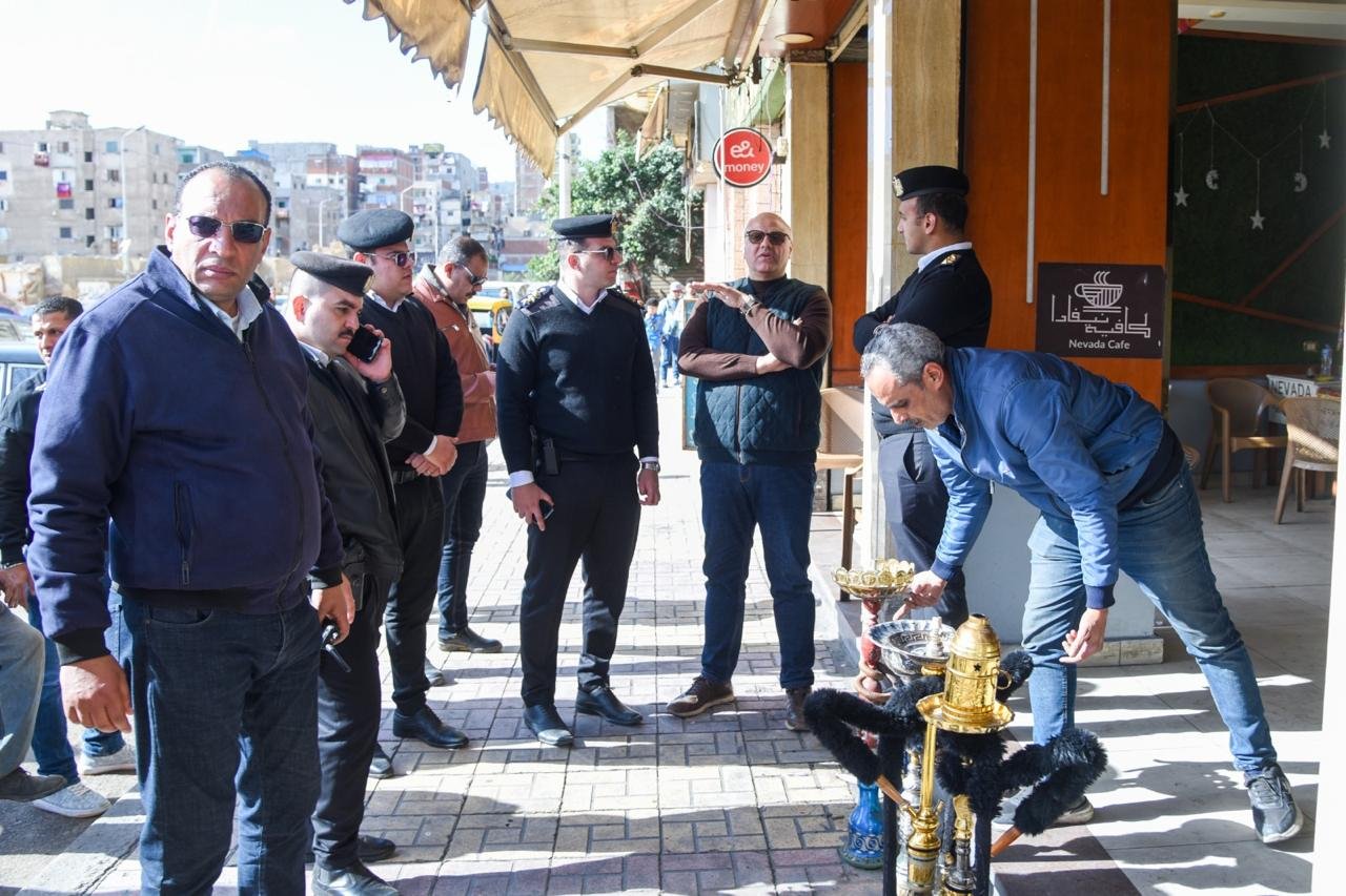 ضربات حاسمة للمخالفين.. محافظ الإسكندرية يقود حملات مكبرة لغلق المقاهي غير المرخصة ورفع الإشغالات