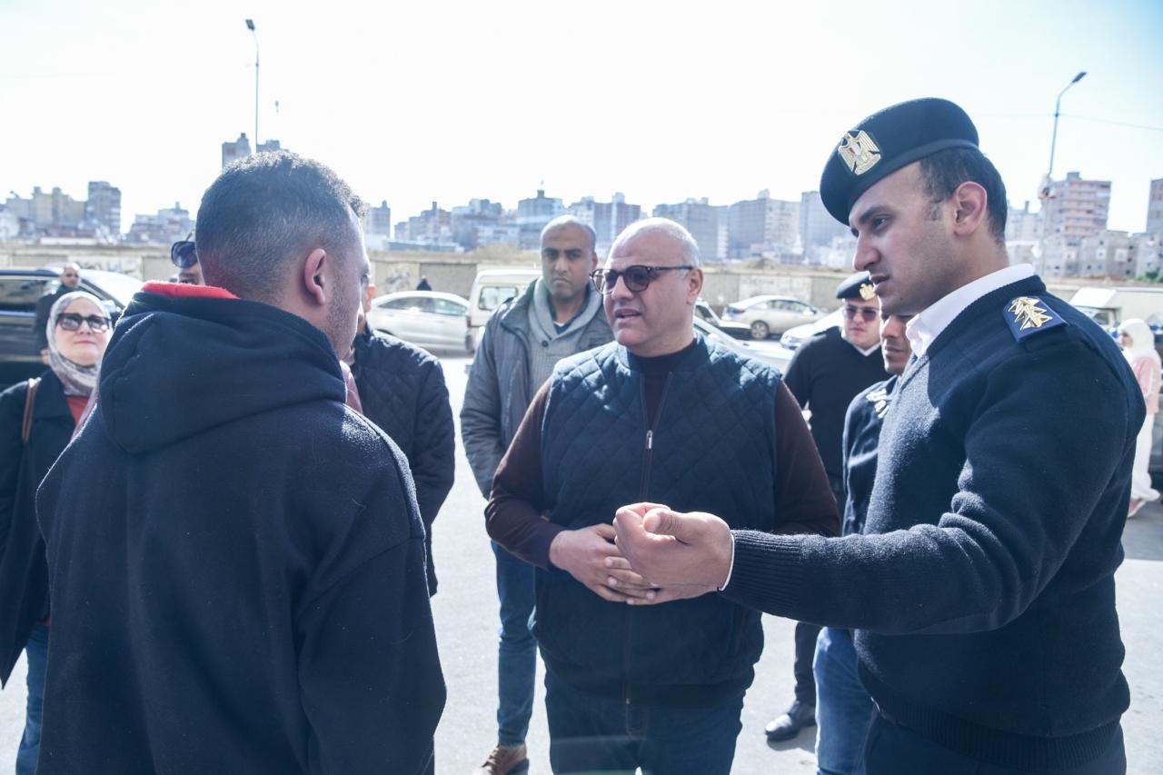 ضربات حاسمة للمخالفين.. محافظ الإسكندرية يقود حملات مكبرة لغلق المقاهي غير المرخصة ورفع الإشغالات