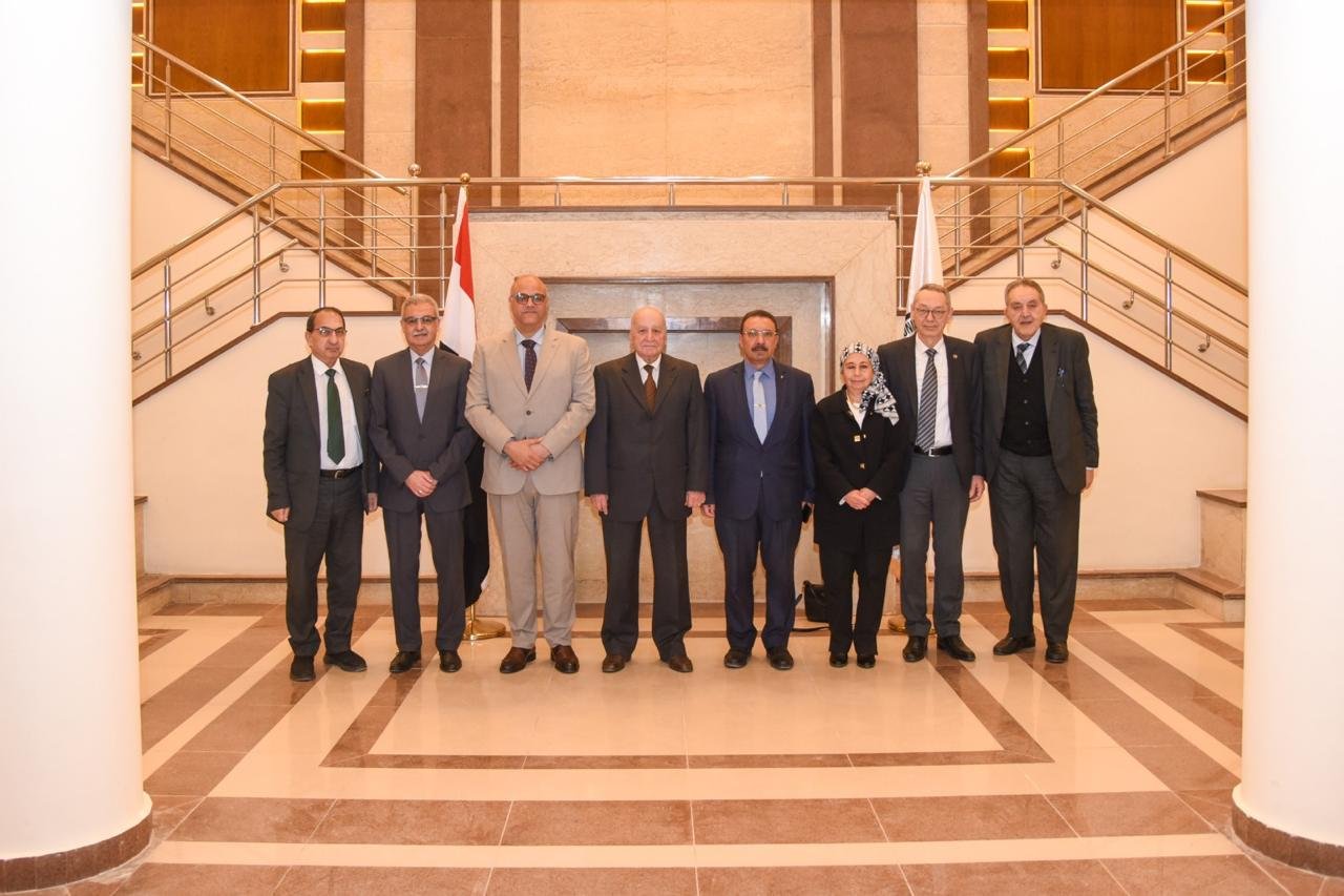 محافظ الإسكندرية يشهد اجتماع “أمناء الأهلية”.. خطط توسع دولي وبرامج تواكب سوق العمل