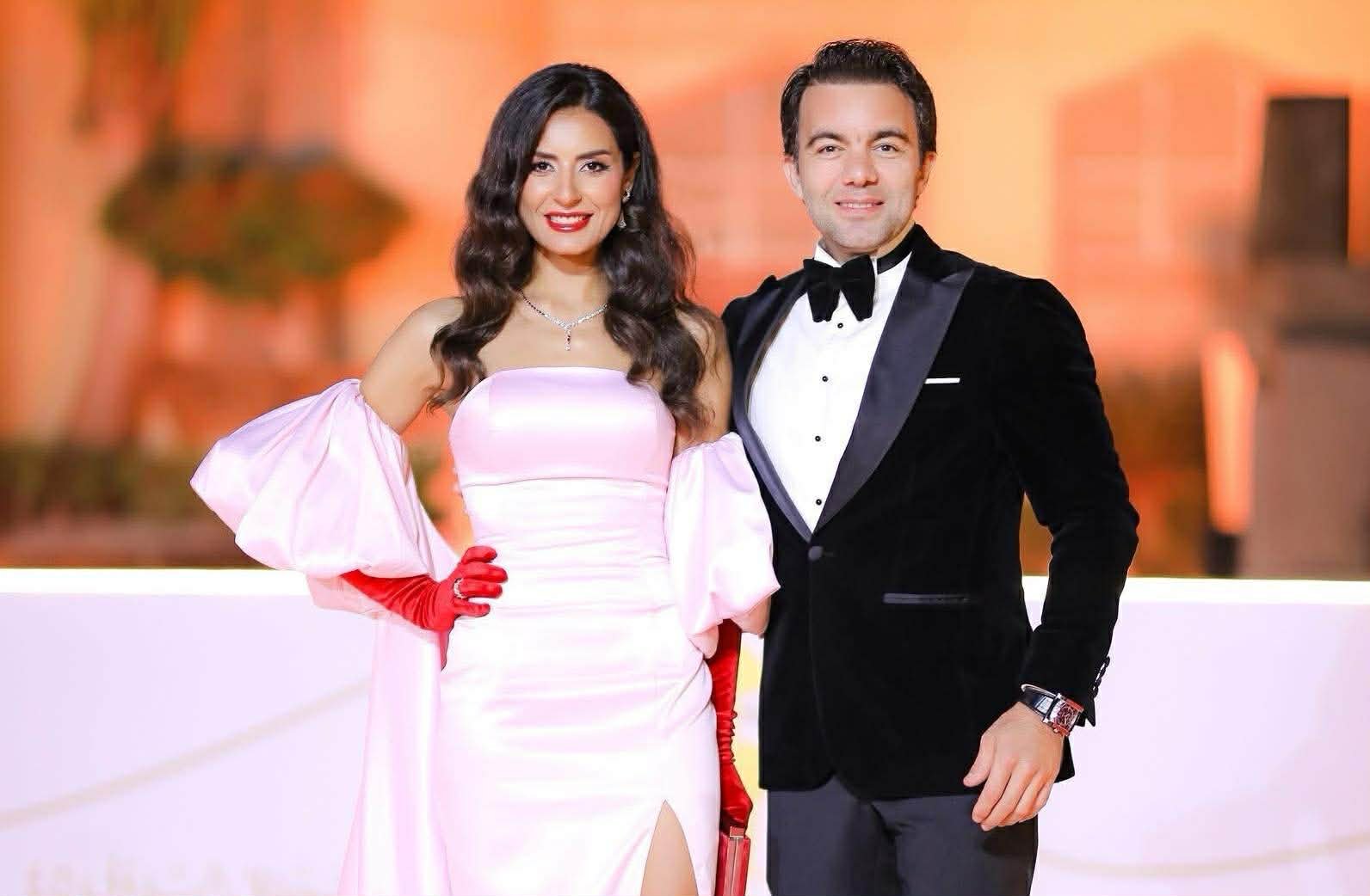 بإطلالة أنيقة من مهرجان القاهرة.. شريف رمزي يخطف الأنظار بصورة جديدة