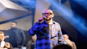 محمود العسيلي يكشف كواليس أغنية وأخيرًا مع فلبينو