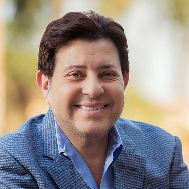 رسالة غامضة من صفحة هاني شاكر تثير قلق الجمهور.. ما القصة؟