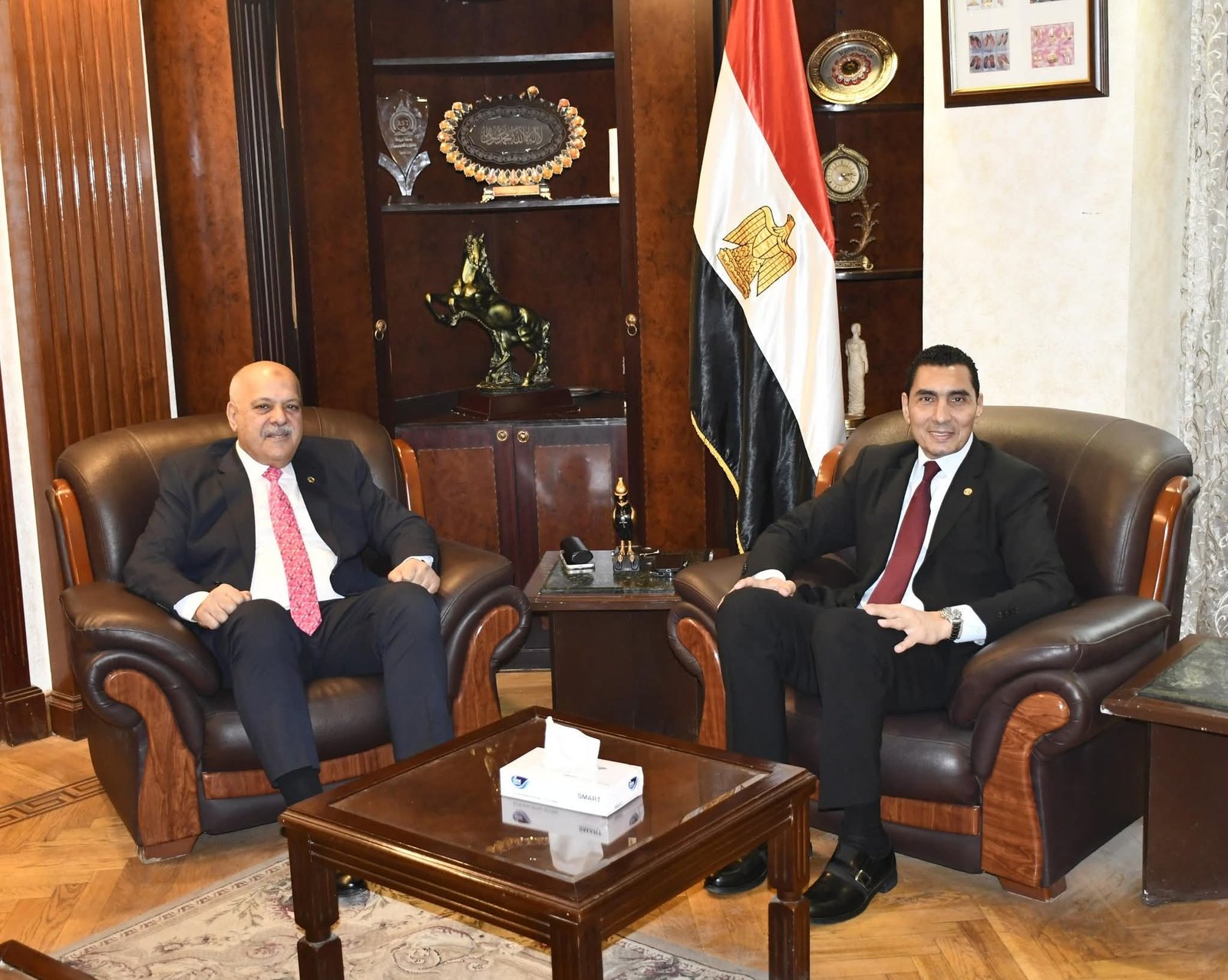 وزير الشباب والرياضة يجتمع مع رئيس اتحاد الرماية لبحث خطة العمل والبطولات المقبلة