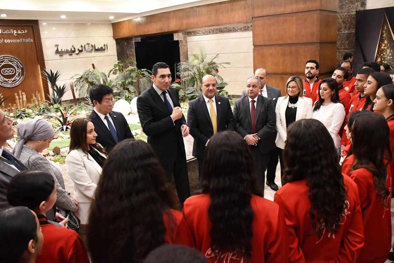 وزير الشباب والرياضة يلتقي لاعبي المنتخب القومي ويحثهم على تحقيق أفضل المراكز بالبطولة