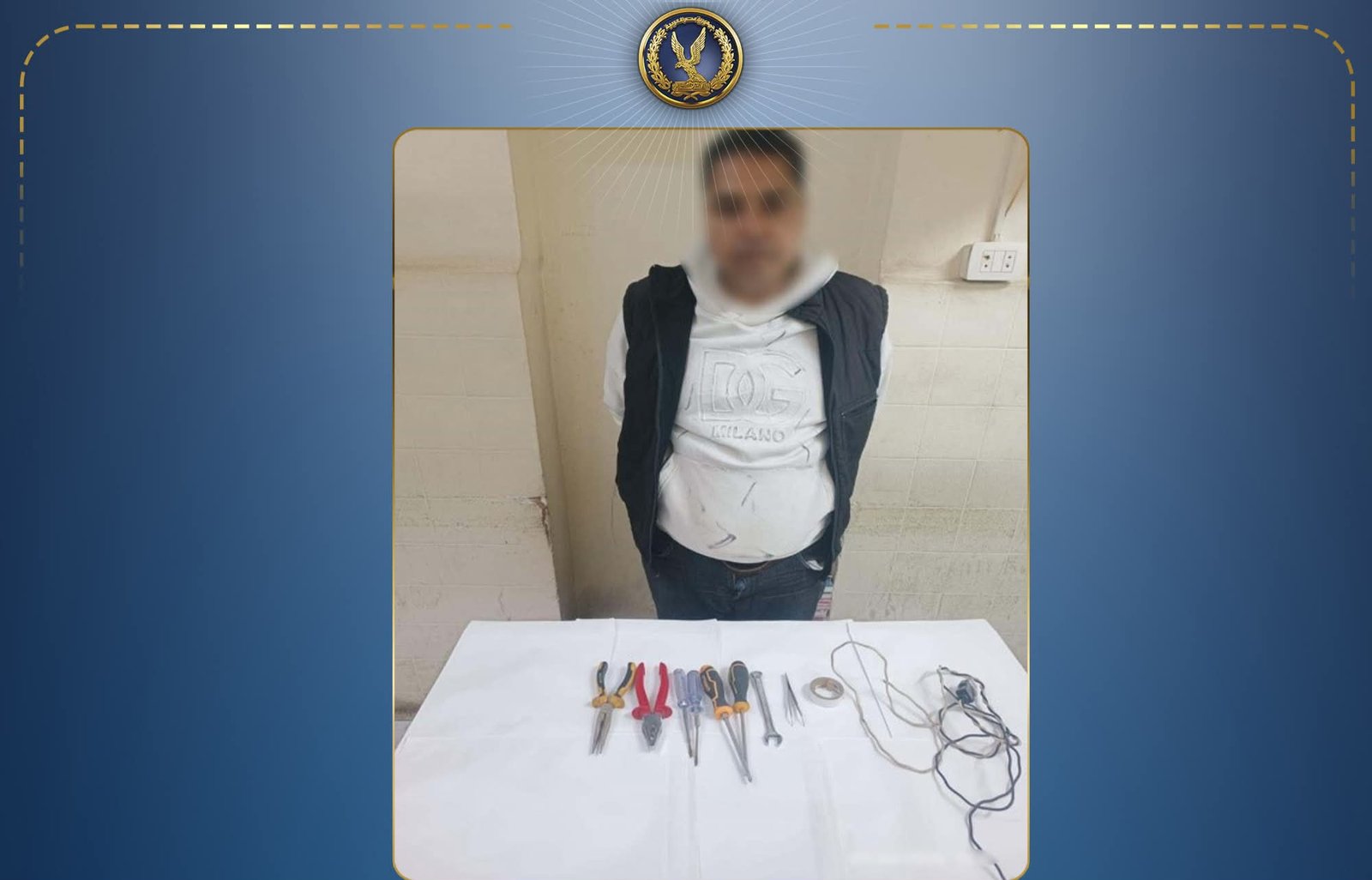 ضبط فني كهرباء بتهمة التلاعب بعدادات المشتركين بالقاهرة 5 ضبط فني كهرباء بتهمة التلاعب بعدادات المشتركين بالقاهرة