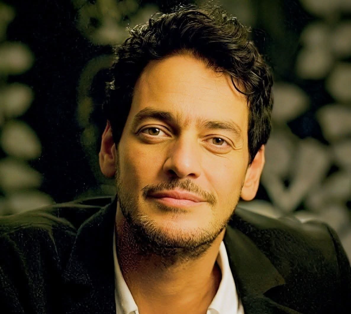 خالد أبو النجا يشعل مواقع التواصل بأغنية عيد ميلاد جديدة.. والجمهور يعلق: “خطيرة ومبهجة”