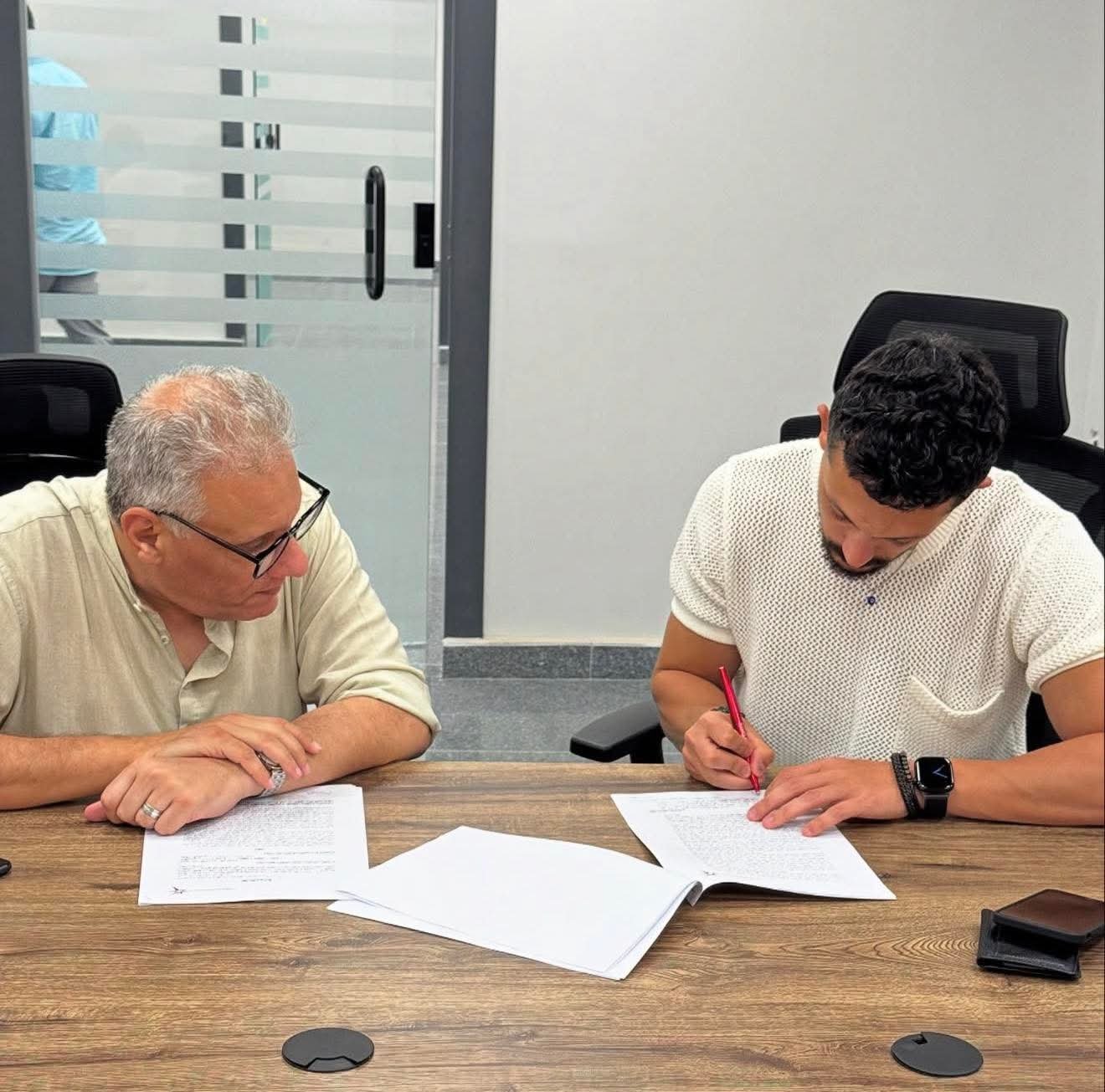 الإعلامي أمير هشام يطل بخطوة جديدة عبر قناة MODERN MTI ويستعد لبرنامج "MODERN SPORTS"