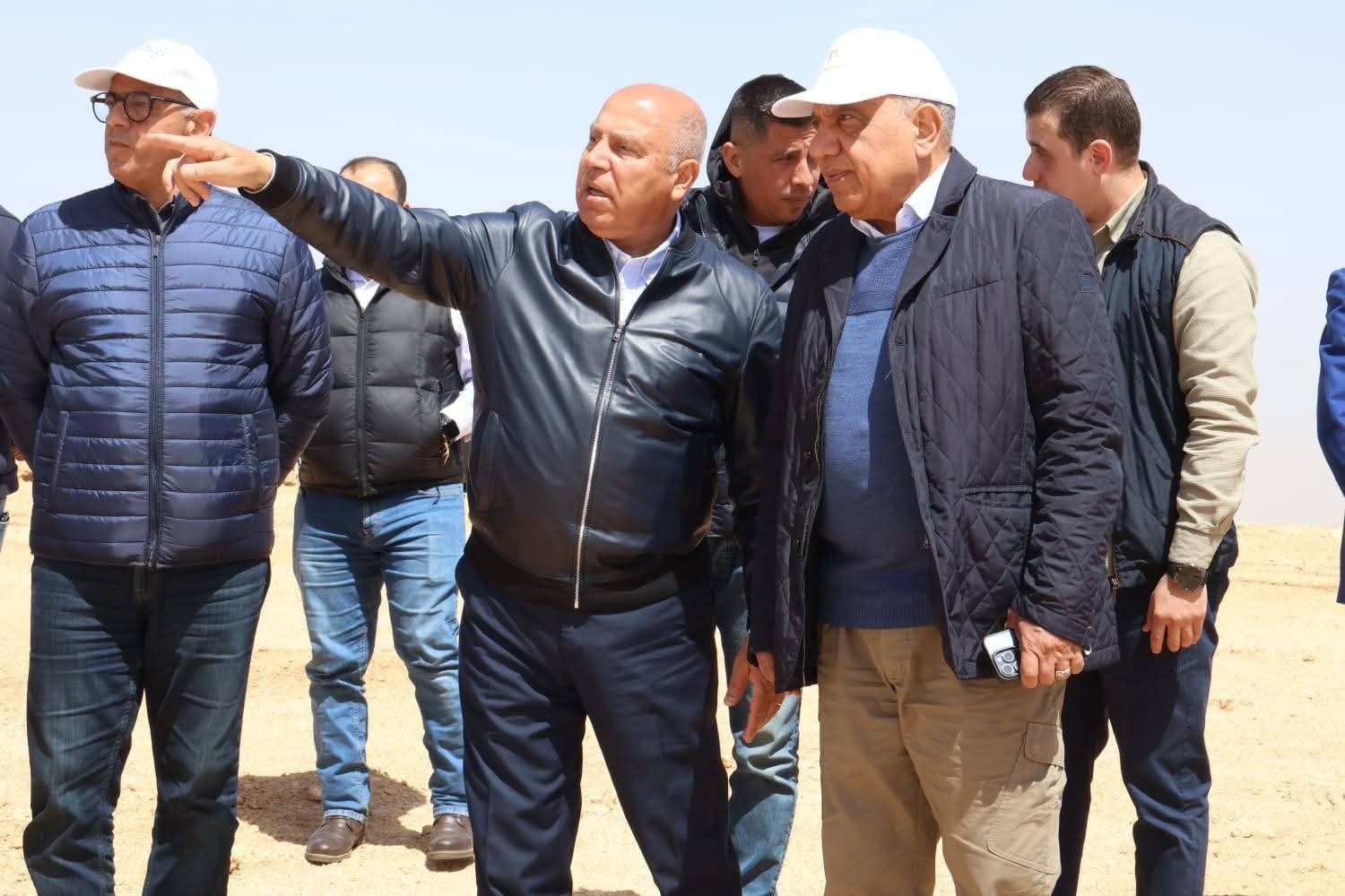 وزيرا النقل والكهرباء يتفقدان منطقة جبل الجلالة لبدء اتخاذ الإجراءات اللازمة لإقامة عدد من المشروعات لتوليد الكهرباء من طاقة الرياح 3 وزيرا النقل والكهرباء يتفقدان منطقة جبل الجلالة لبدء اتخاذ الإجراءات اللازمة لإقامة عدد من المشروعات لتوليد الكهرباء من طاقة الرياح