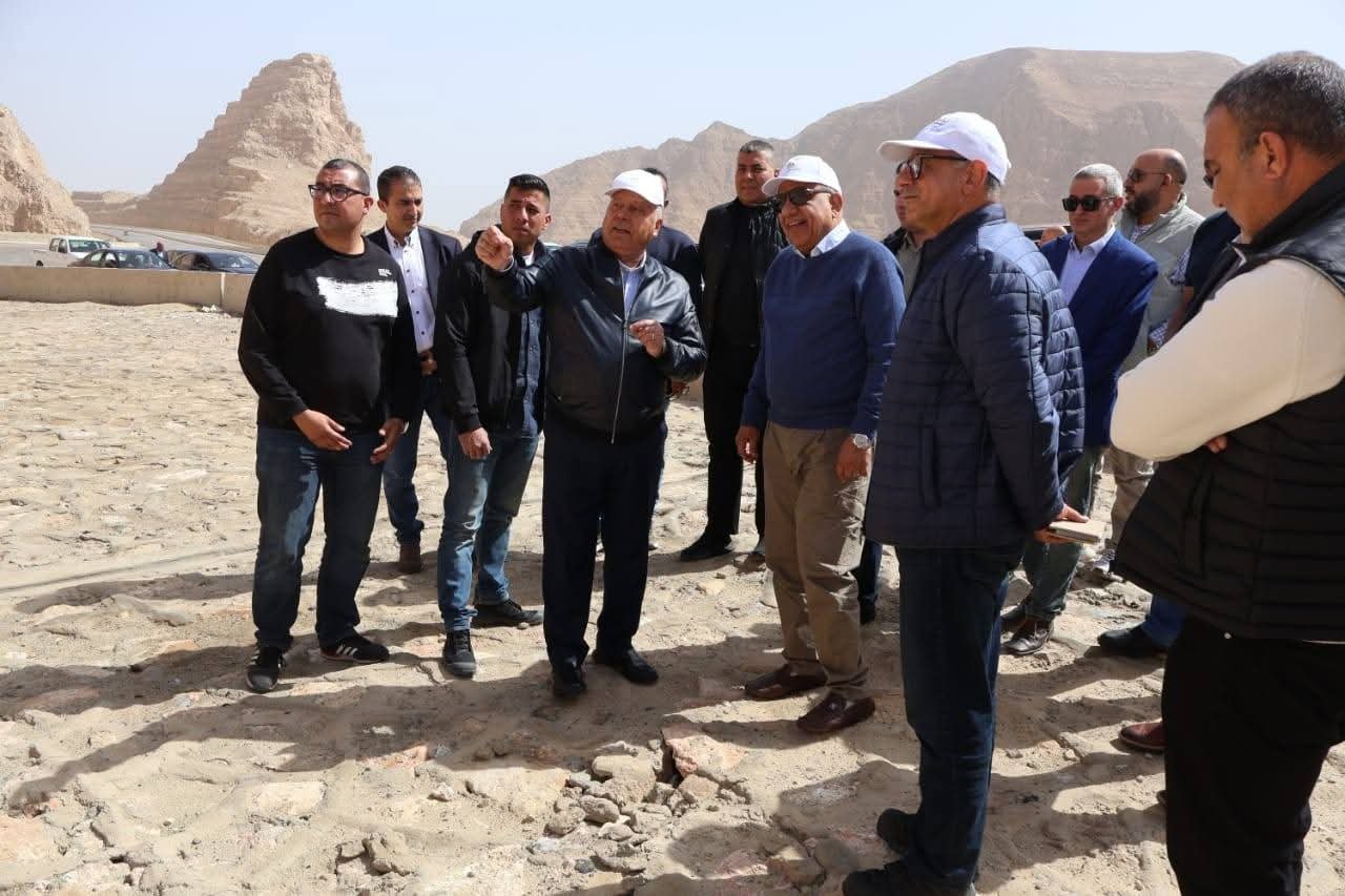 وزيرا النقل والكهرباء يتفقدان منطقة جبل الجلالة لبدء اتخاذ الإجراءات اللازمة لإقامة عدد من المشروعات لتوليد الكهرباء من طاقة الرياح