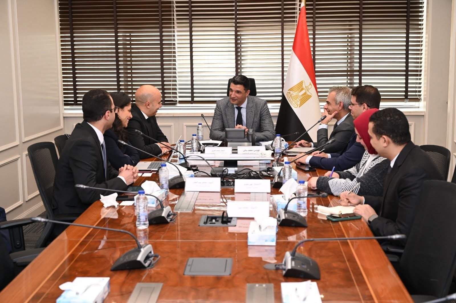 وزير الصناعة يبحث مع شركة لوريال مصر لصناعة مستحضرات التجميل خطتها لتعزيز استثماراتها في مصر 