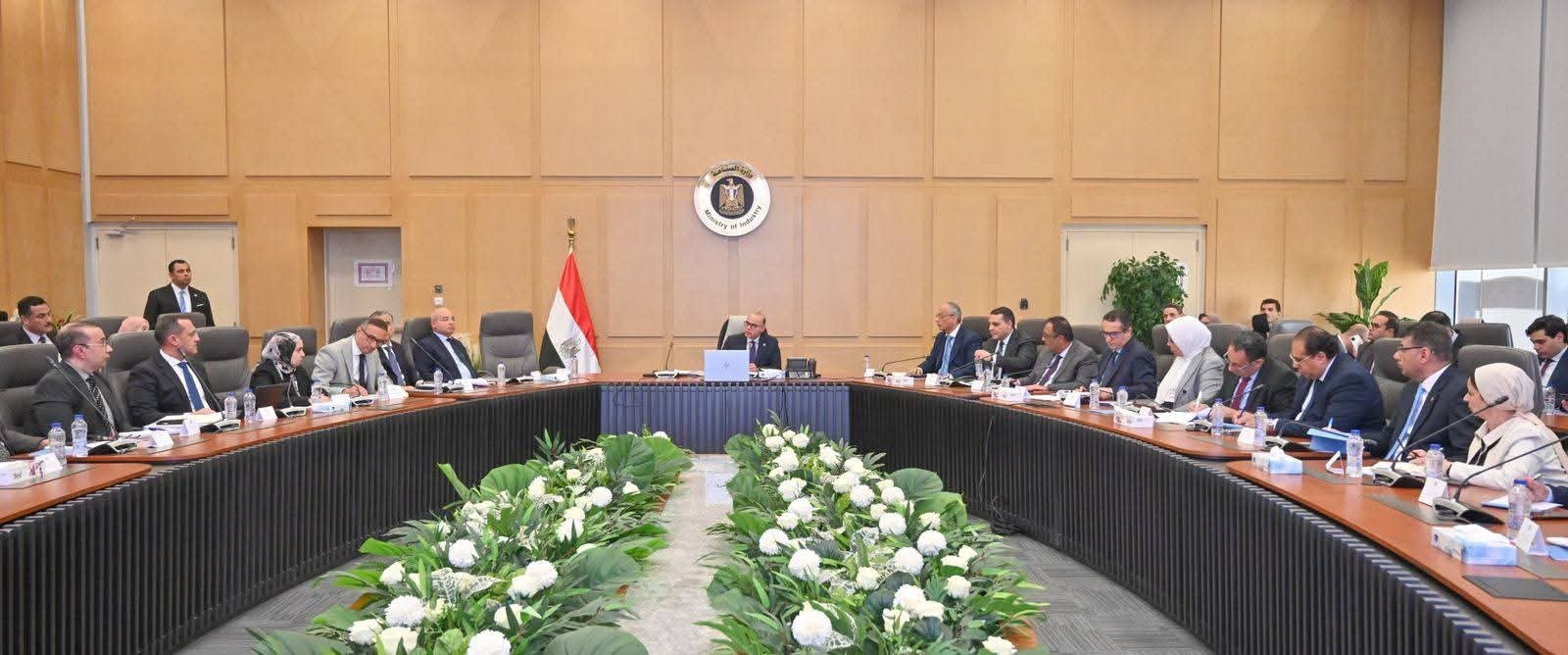 وزير الاستثمار يترأس اجتماع مجموعة العمل المعنية بالعلاقات المصرية الكورية لاستعراض مستهدفات التعاون المشترك
