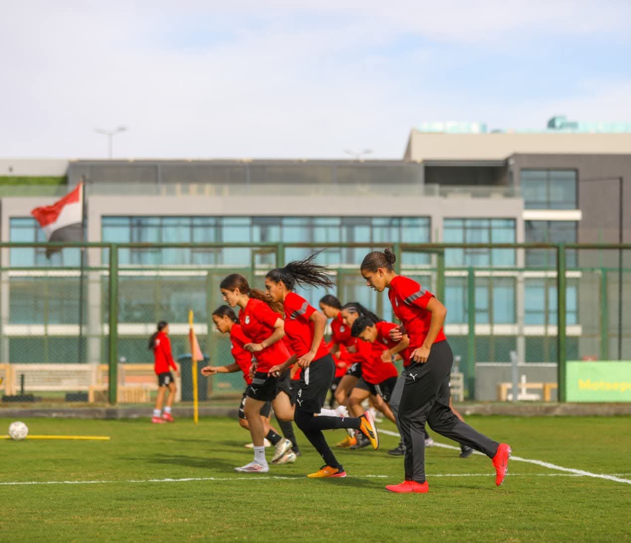 انطلاق معسكر منتخب مصر للكرة النسائية استعدادًا لوديتى السعودية