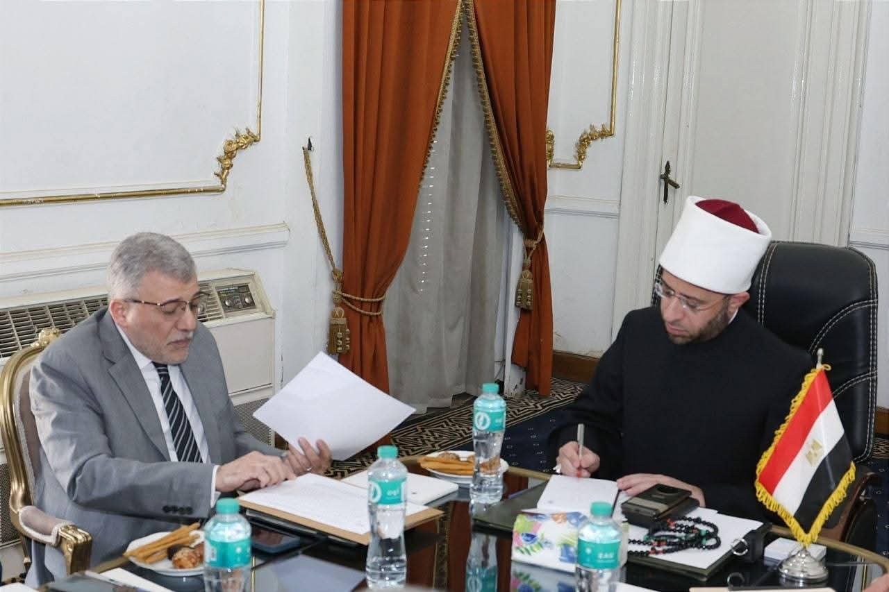 وزير الأوقاف يبحث مع قيادات الهيئة تعظيم استثمارات الوقف وتعزيز الاستدامة المالية