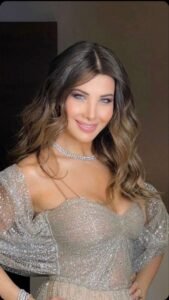 نانسي عجرم تعلن تعليق نشاطها الفني مؤقتًا تضامنًا مع الأوضاع في لبنان