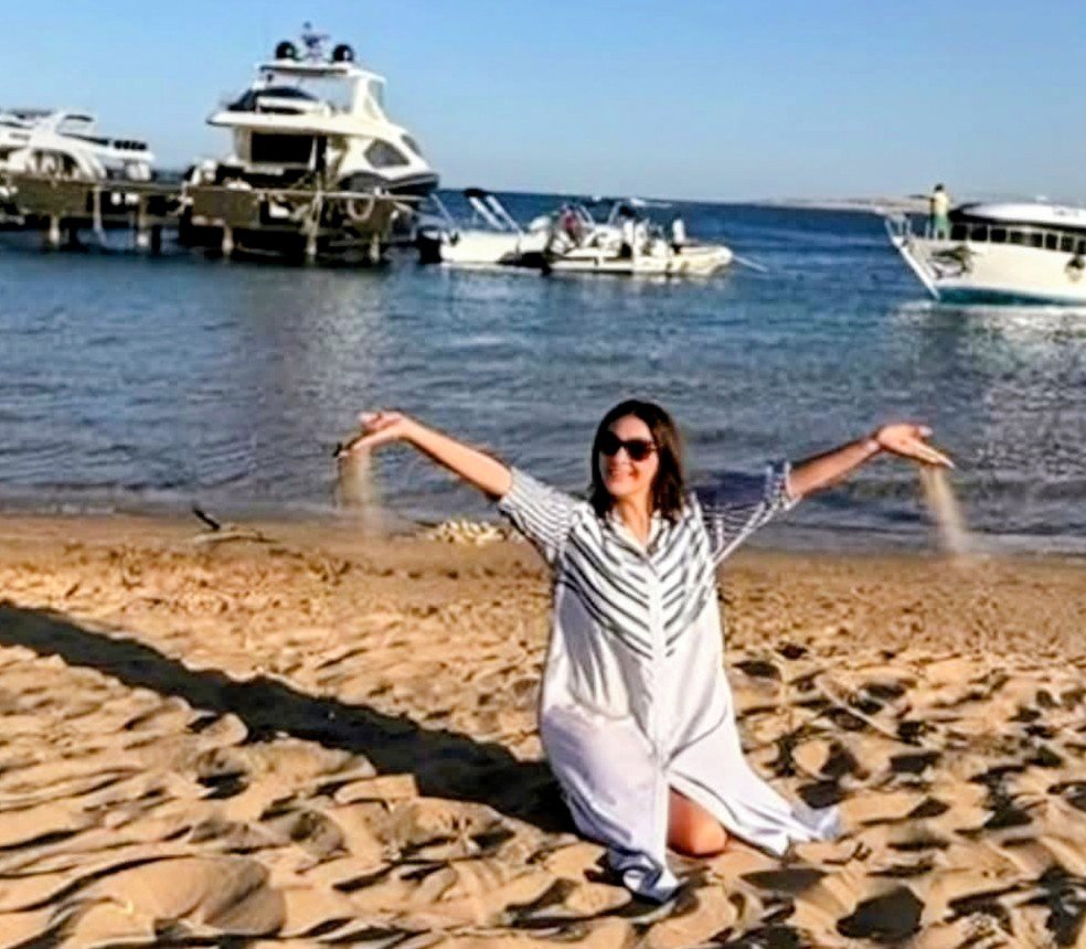 دنيا سمير غانم تستمتع بأجواء الغردقة.. ولقطات دافئة تجمعها بابنتها كايلا تخطف الأنظار