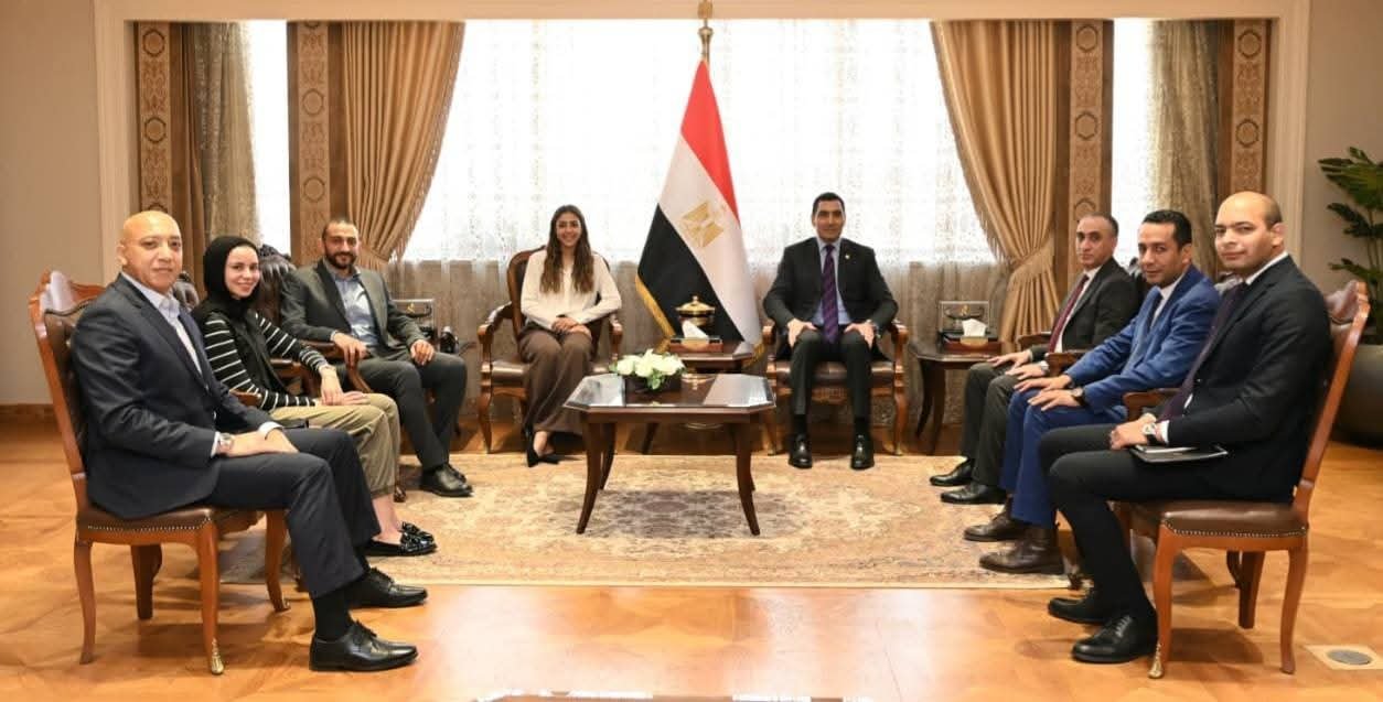 وزير الشباب والرياضة يكرّم هانيا الحمامي بعد إنجاز عالمي جديد في الاسكواش