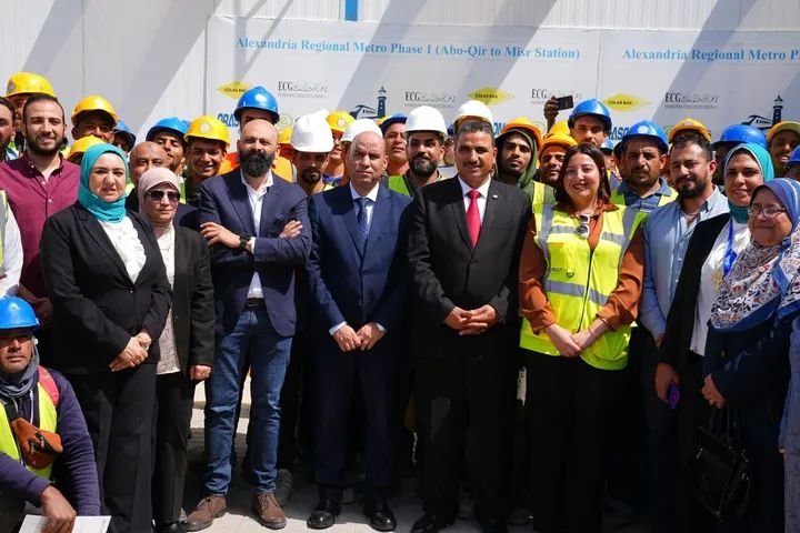 وزير العمل يتفقد مشروع مترو الإسكندرية: دعم العمالة غير المنتظمة أولوية وتكثيف برامج التدريب والسلامة المهنية