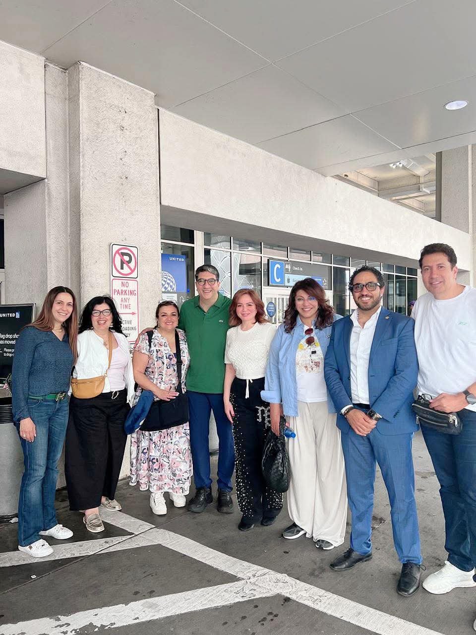 إلهام شاهين تصل إلى فلوريدا وتلتقي الجاليات العربية