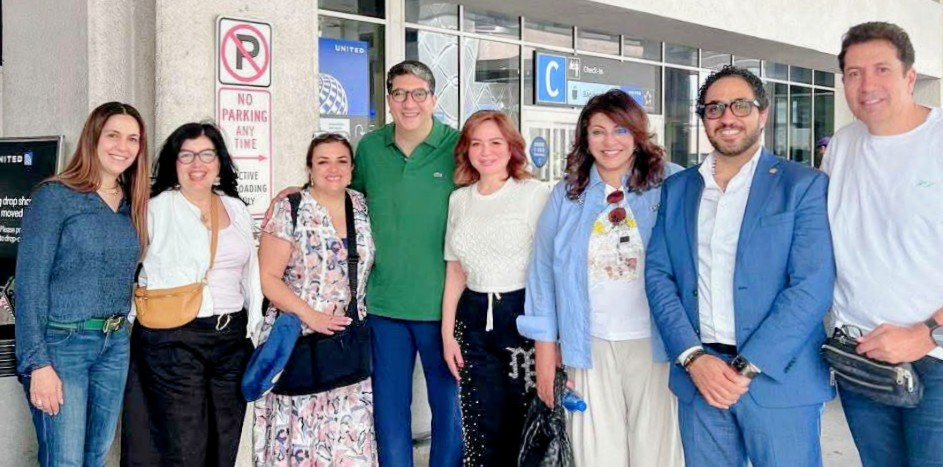 إلهام شاهين تصل إلى فلوريدا وتلتقي الجاليات العربية