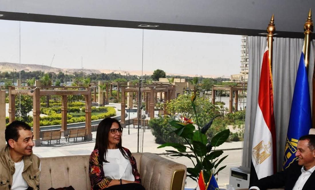 محافظ أسوان يستقبل وزيرة الثقافة يبحثان تعزيز التعاون الثقافي