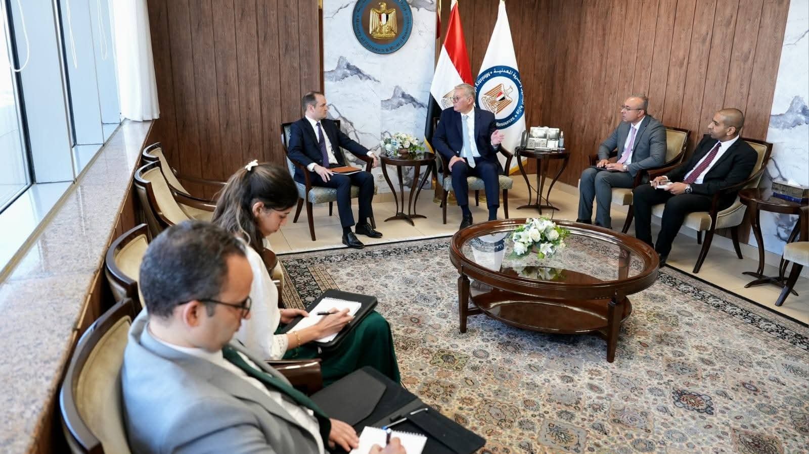 وزير البترول يبحث مع أباتشي الأمريكية تعزيز التعاون وزيادة الإنتاج بالصحراء الغربية