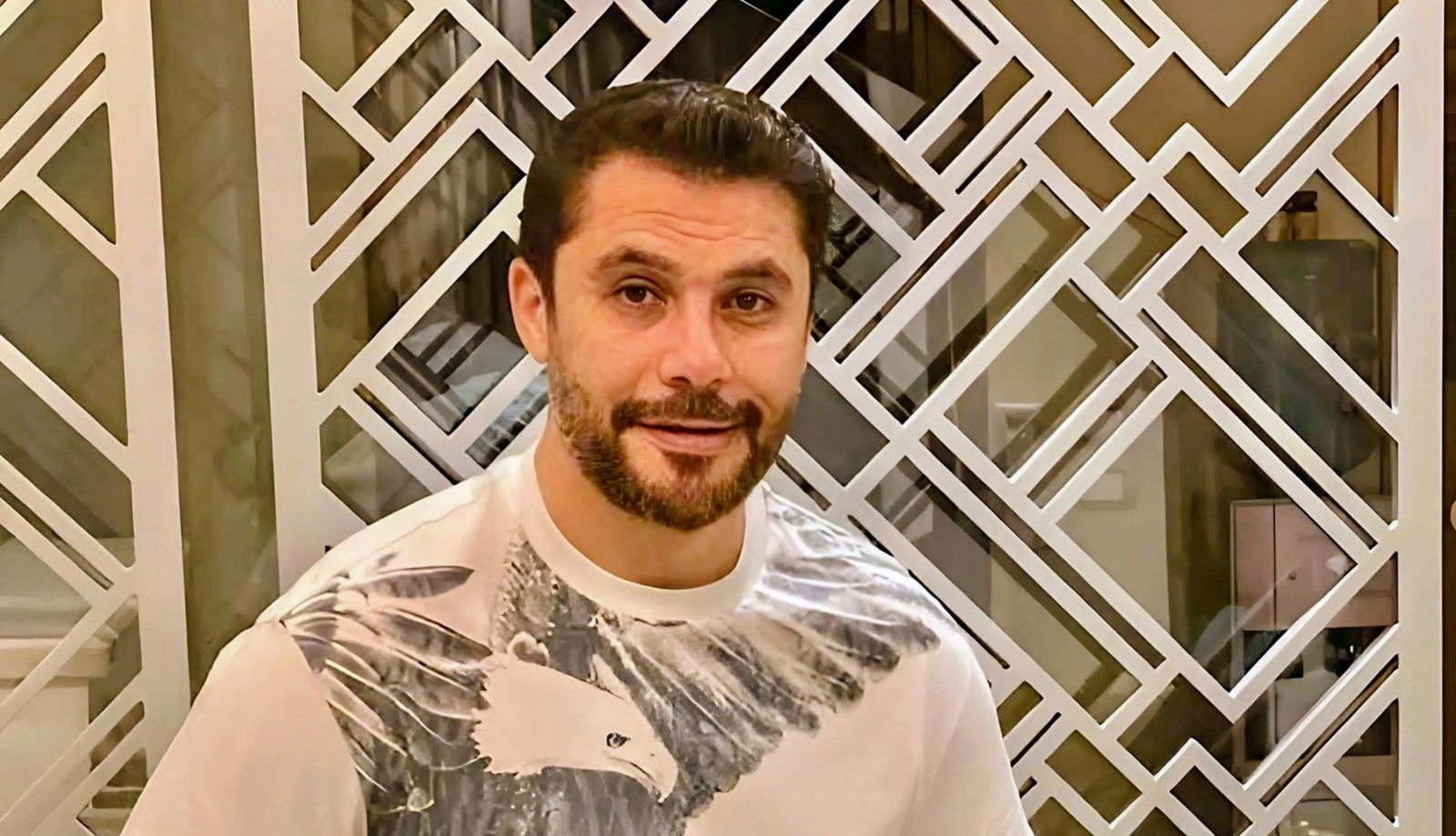 انتقالات الصيف تشتعل: سيراميكا كليوباترا يخطط لضم محمد شكري من الأهلي بقرار مفاجئ