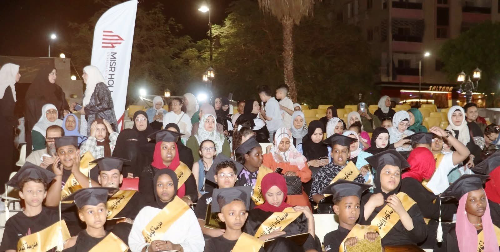 محافظ أسوان يكلف رئيس المدينة بتوزيع الدروع على الفائزين بالدورة الأولى لمهرجان “حدوتة زمان للأطفال” 