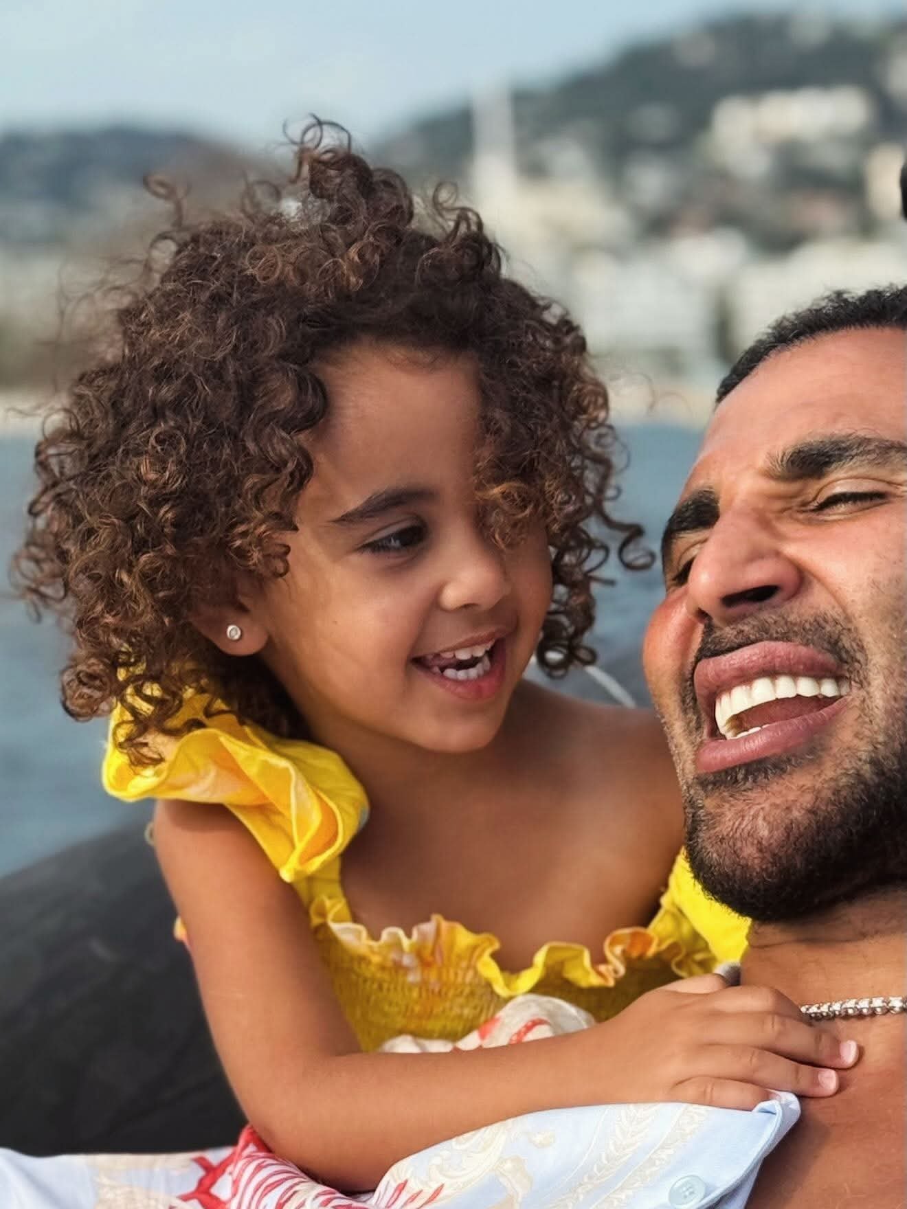 أحمد سعد يحتفل بعيد ميلاد ابنته برسالة مؤثرة وصور عائلية