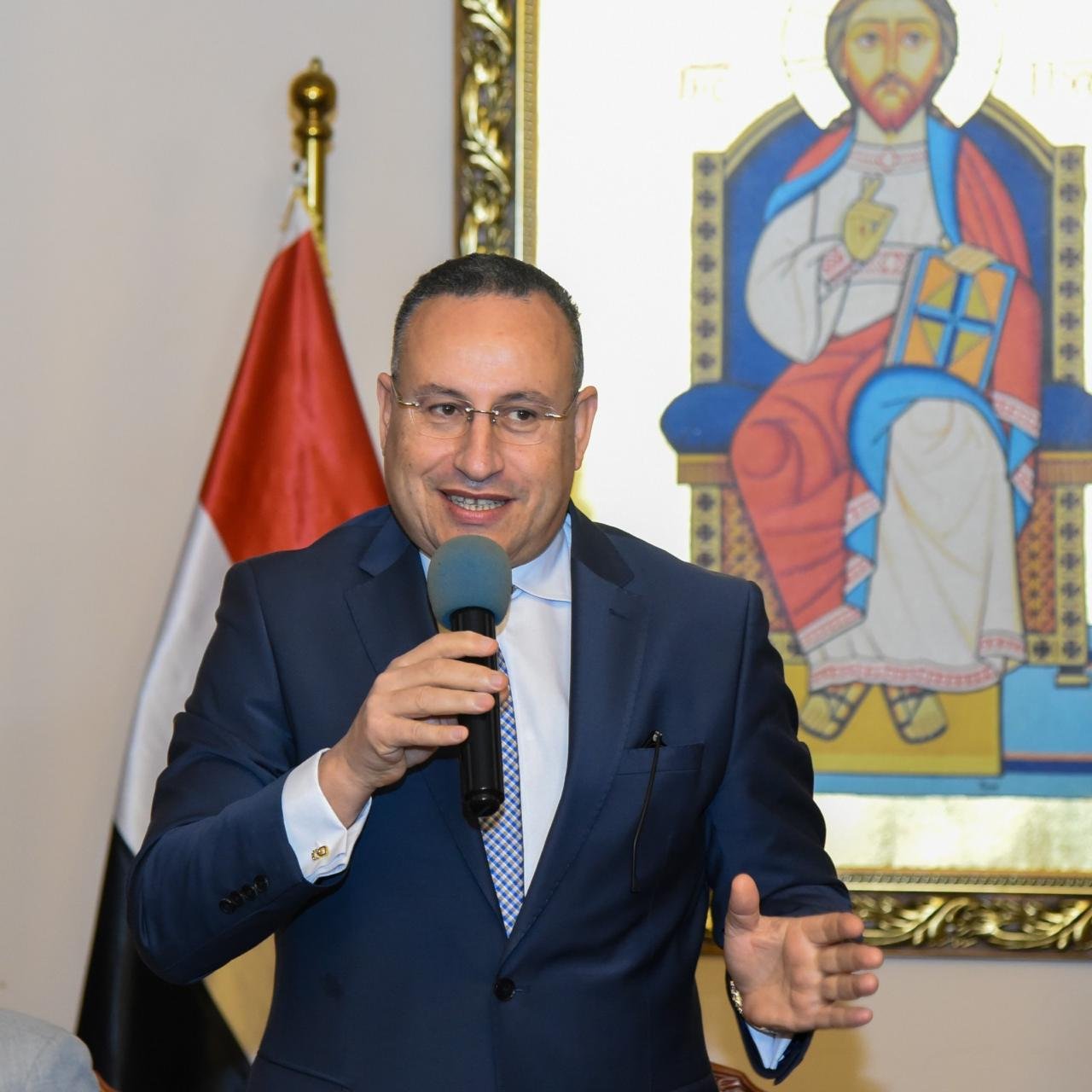 محافظ الإسكندرية يشارك الأقباط احتفالات عيد القيامة المجيد من داخل الكنيسة المرقسية