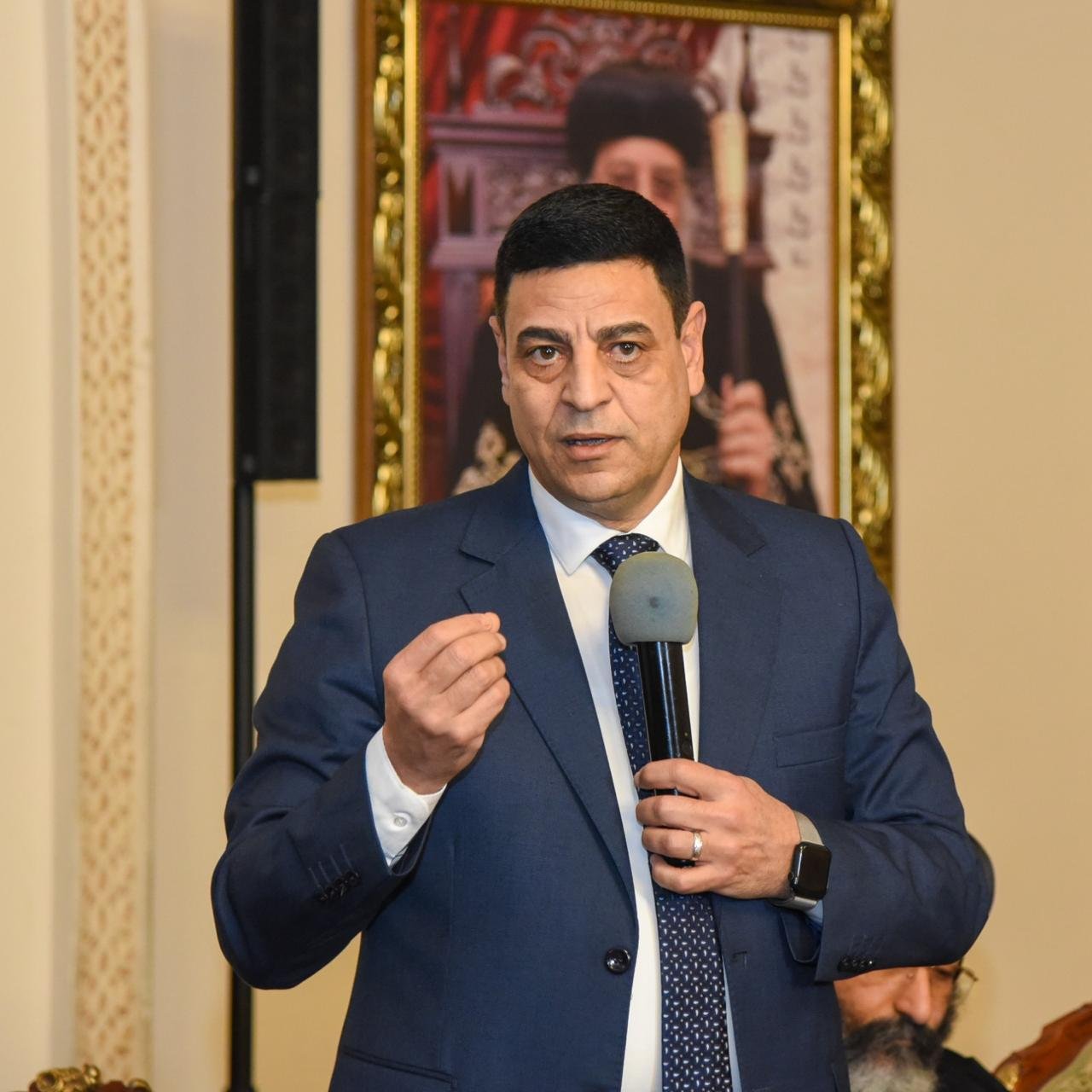 محافظ الإسكندرية يشارك الأقباط احتفالات عيد القيامة المجيد من داخل الكنيسة المرقسية