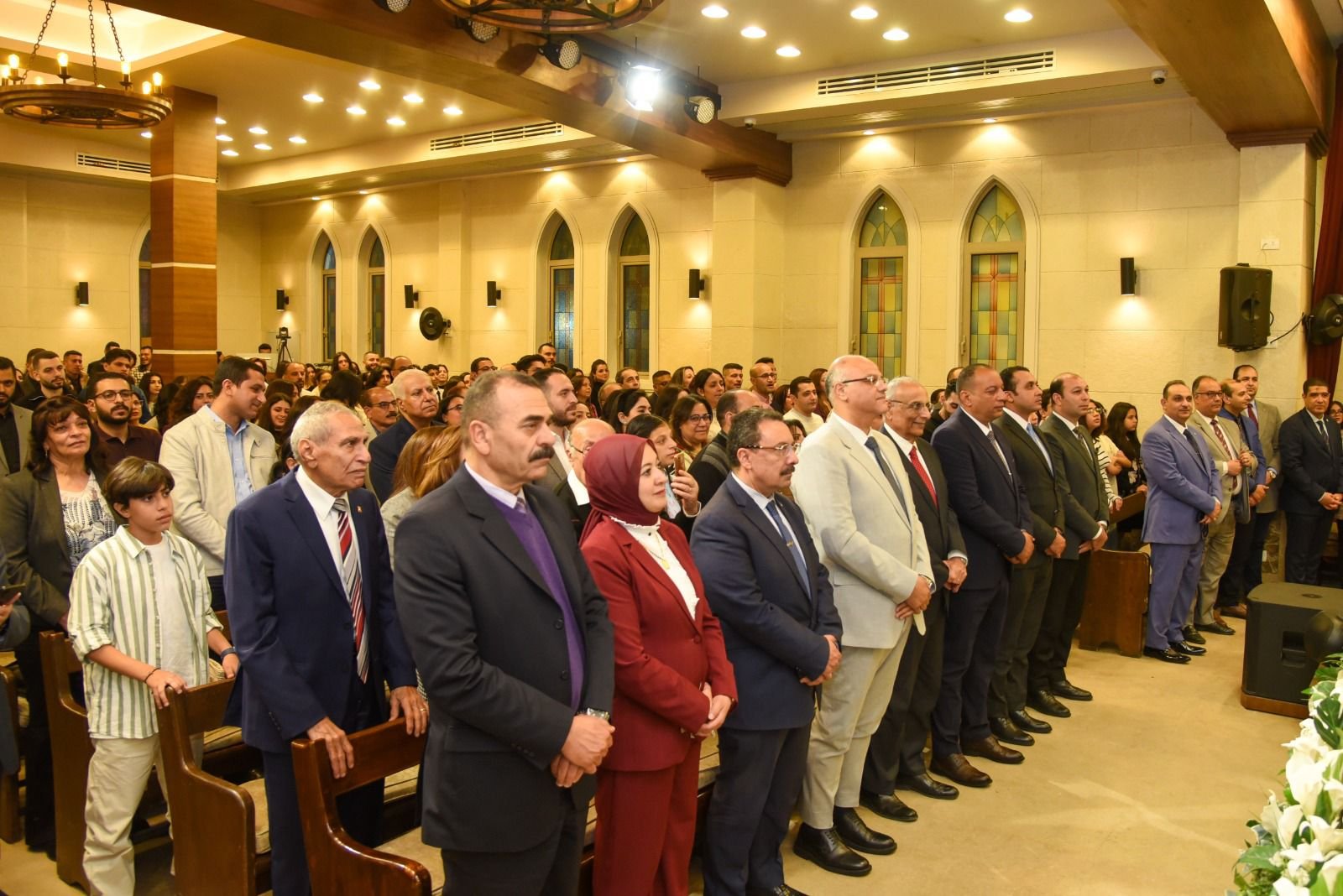 محافظ الإسكندرية يشارك الطائفة الإنجيلية احتفالات عيد القيامة 