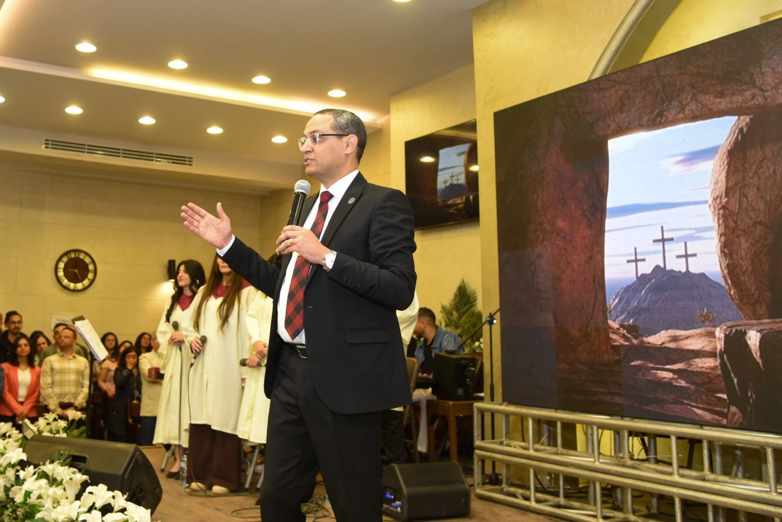 محافظ الإسكندرية يشارك الطائفة الإنجيلية احتفالات عيد القيامة 