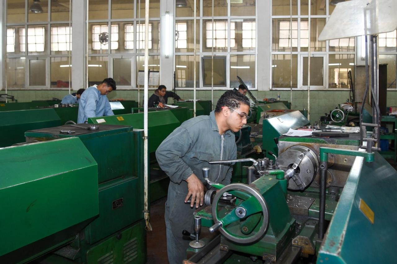 1200 منحة مجانية.. وزير العمل ومحافظ الإسكندرية يحتفلان بتخريج دفعات جديدة من “دون بوسكو”